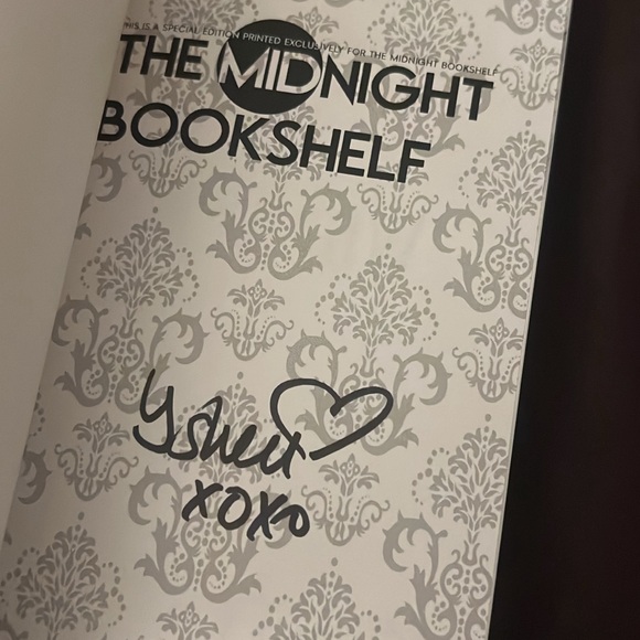 Midnight Bookshelf Exclusive: Pretty Reckless by LJ Shen - Picture 2 of 2